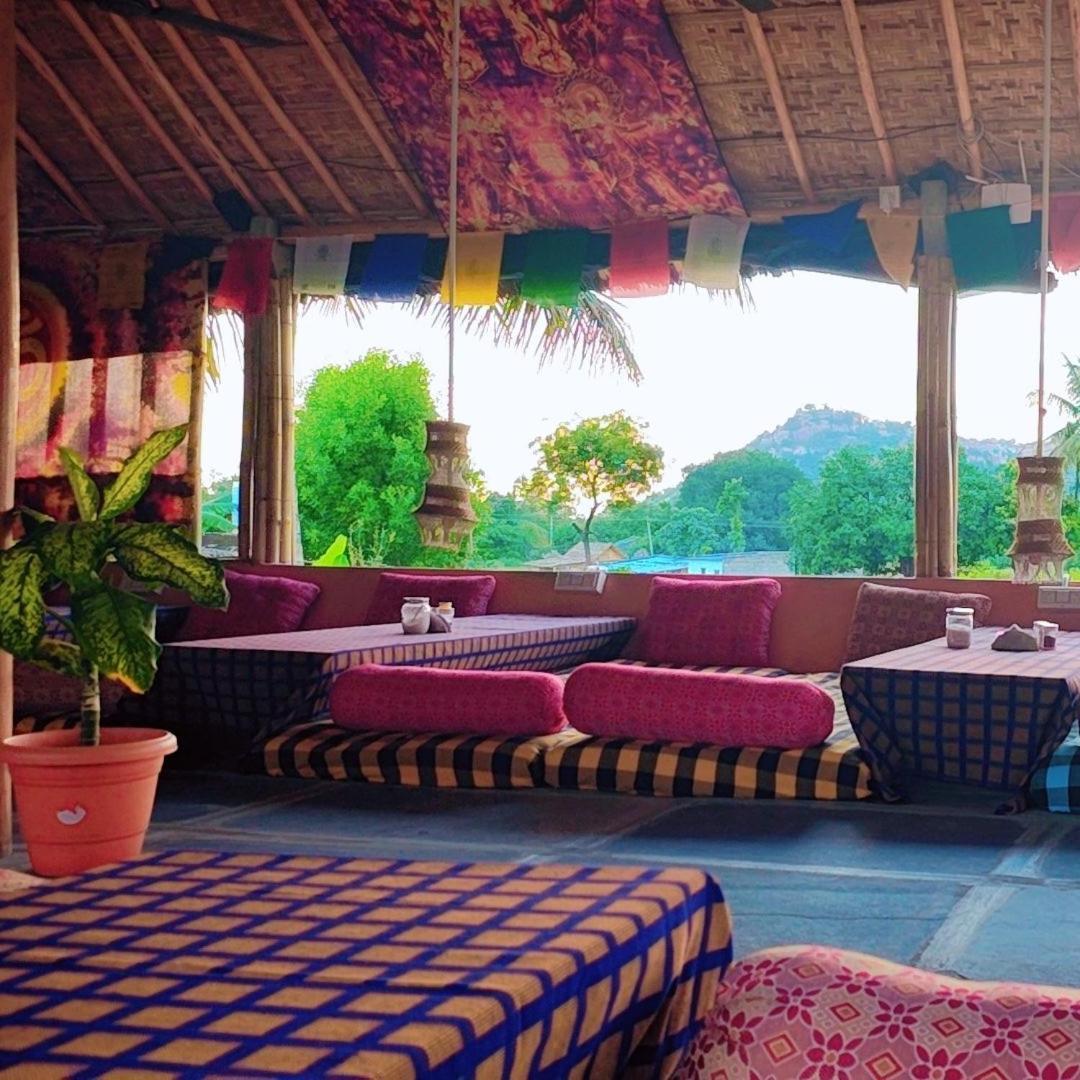 Om Shanti Om Home Stay & Cafe Hampi Exterior photo
