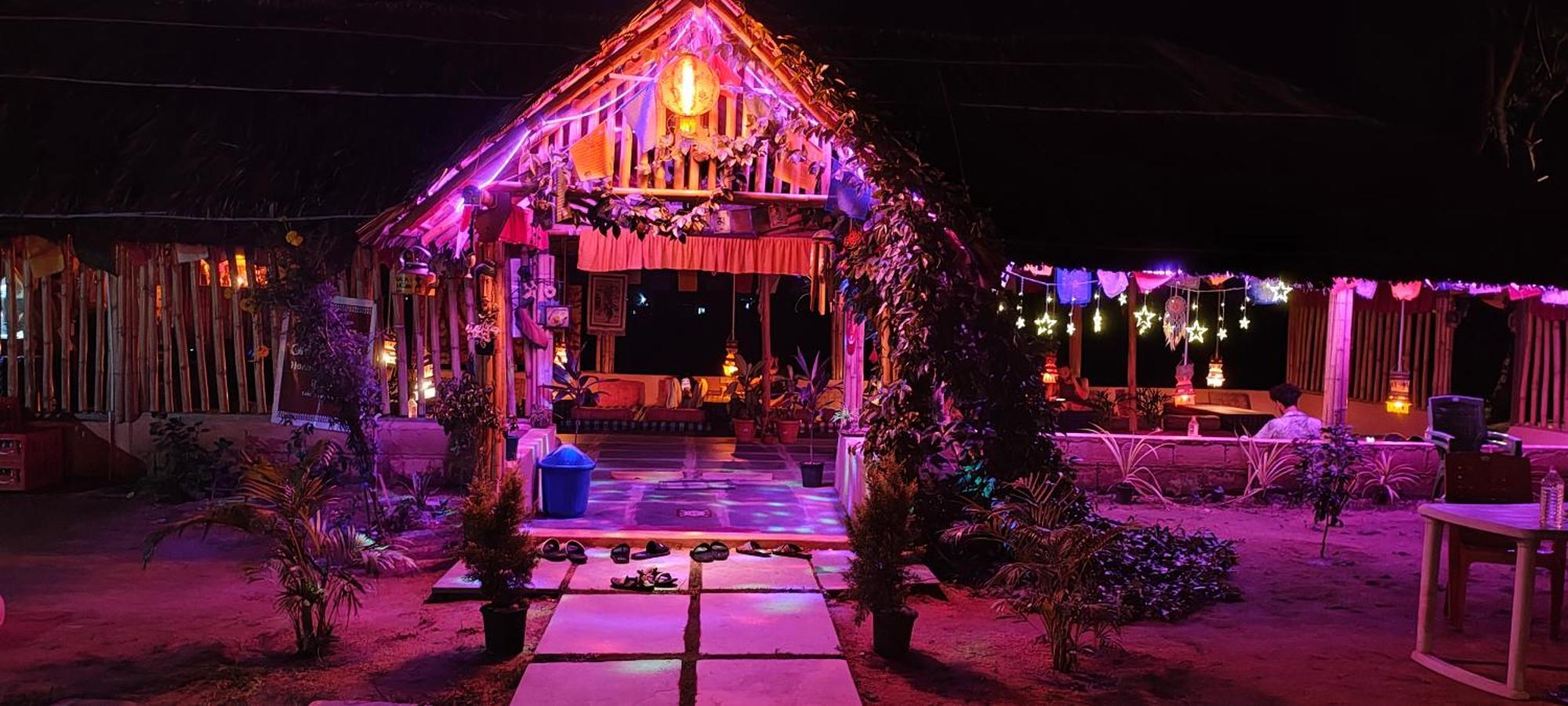 Om Shanti Om Home Stay & Cafe Hampi Exterior photo