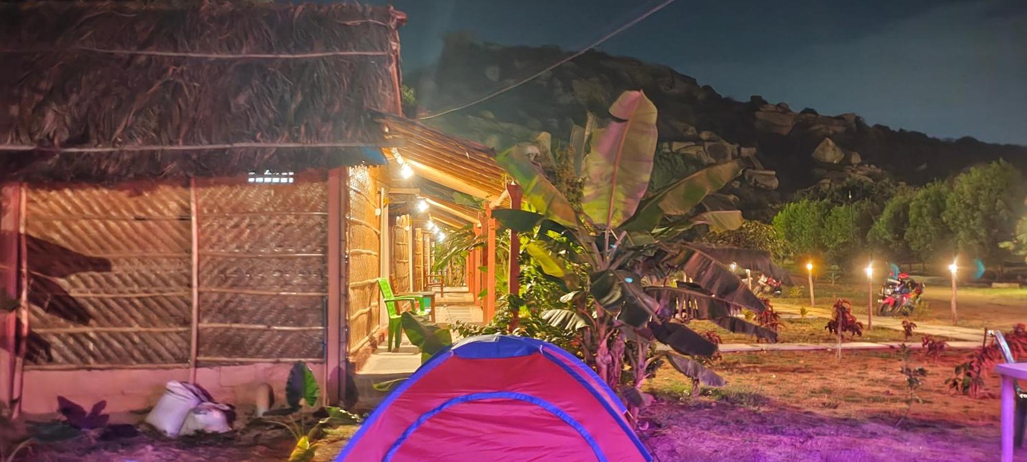 Om Shanti Om Home Stay & Cafe Hampi Exterior photo